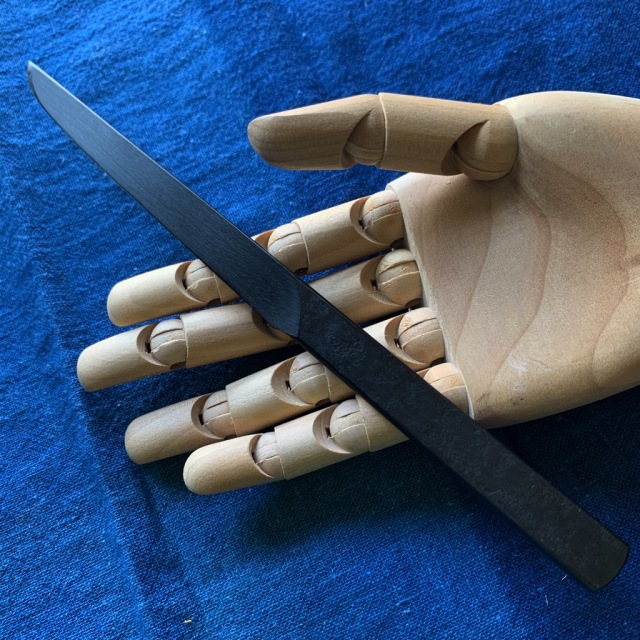 美しく無駄のないシンプルなシルエット！ 御守り刀ペーパー